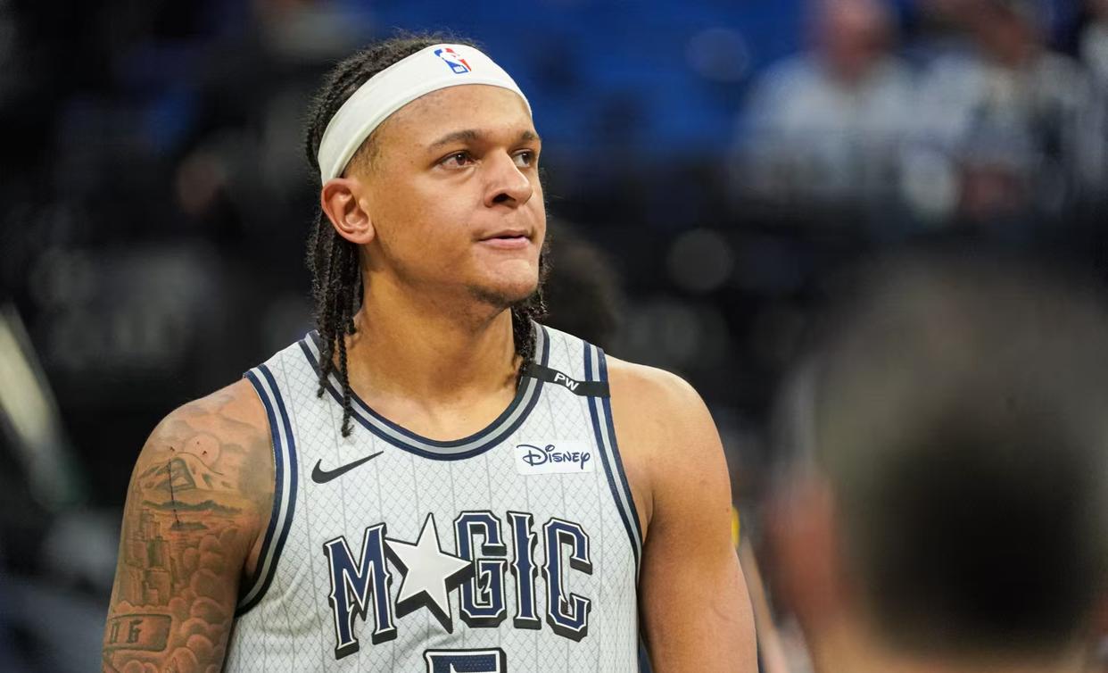 关于猛龙队新秀表现出色，帮助球队轻松取胜的信息