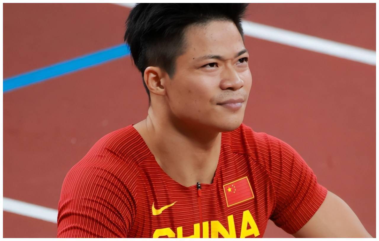 共赴热恋，运动员们在竞技场上勇夺桂冠