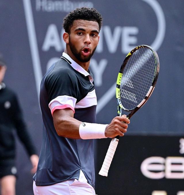 戴维斯杯绝杀年终总决赛，西西帕斯点燃赛场