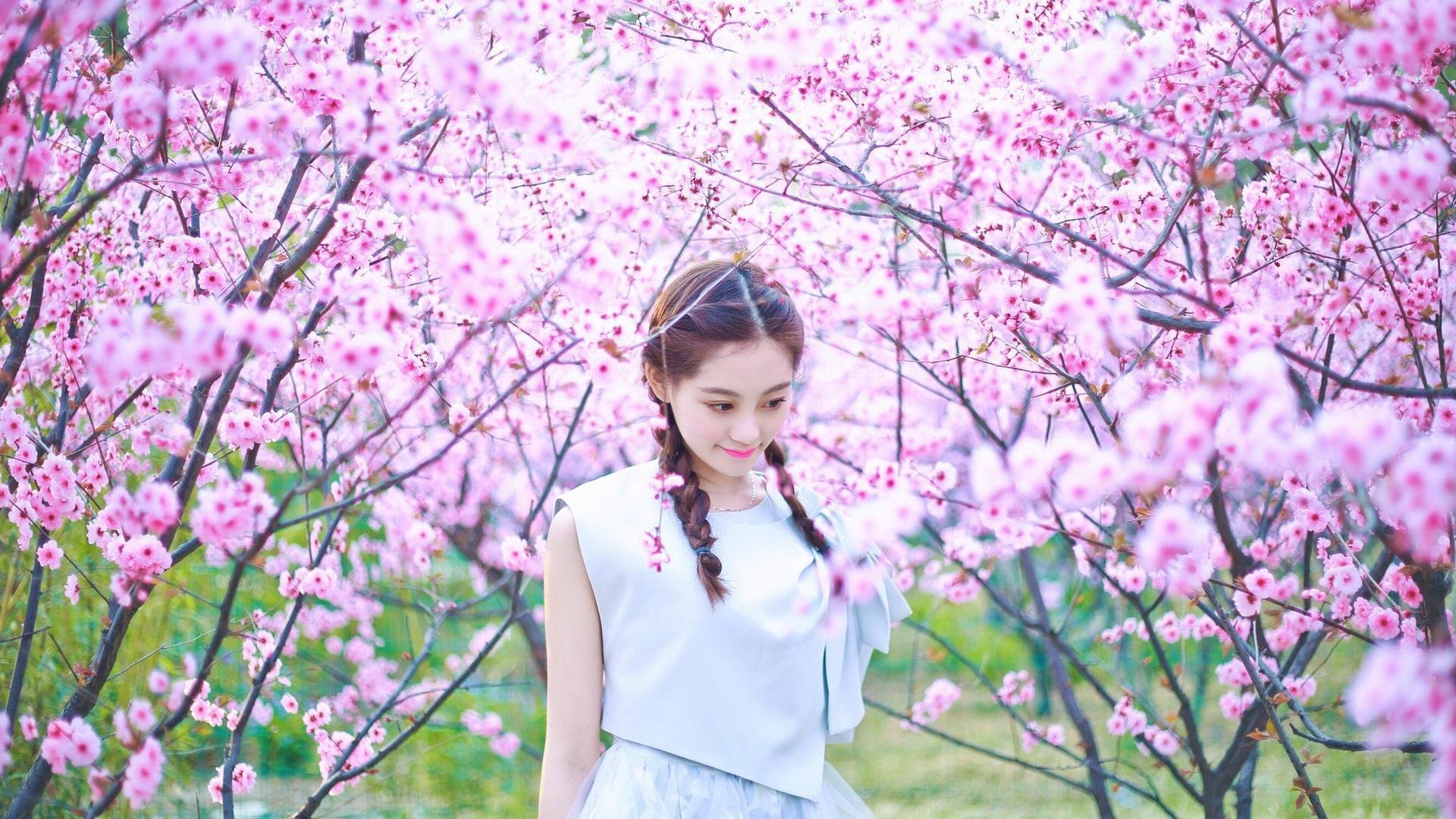 中场恒定定律与地壳运动—足球世界的唯一性解构