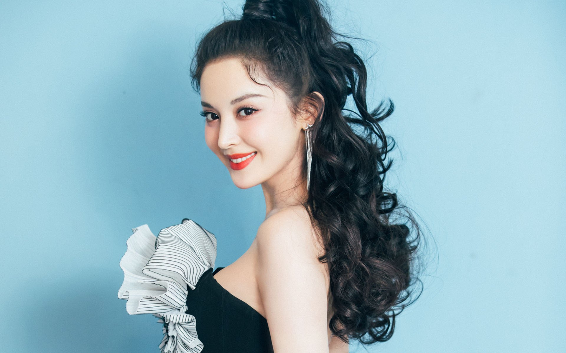 潘帕斯风暴席卷安第斯山,2026世界杯E组焦点战,阿根廷碾压智利,凯恩用英式铁锤敲开南美堡垒